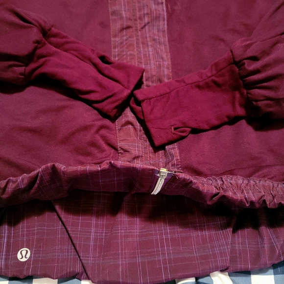 Lululemon run hustle jacket size 6 in plum - Picture 3 of 5